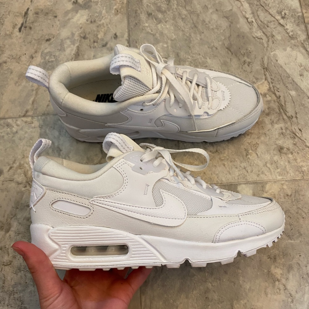 Nike Air Max Futura “Triple White” 🕊️